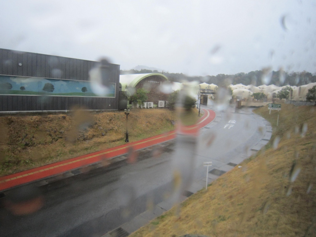 駐車場まで歩きなのでこのように雨が降ると荷物もあり大変