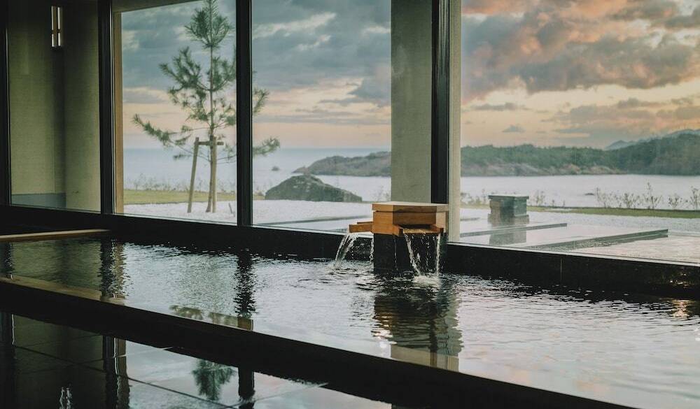 内湯　ぬる湯は源泉かけ流し / 2