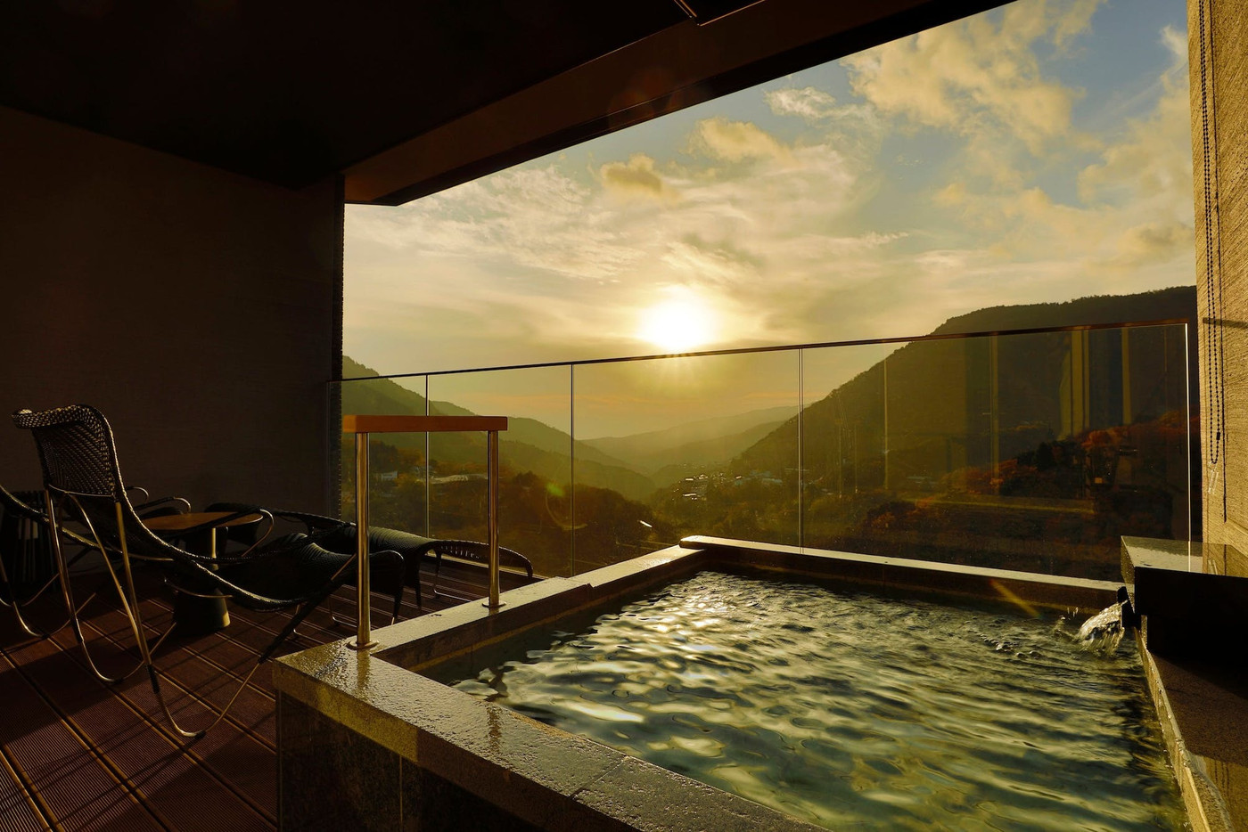 「強羅温泉」の絶景宿で、贅沢な景色に満たされて3074240