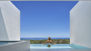 スーペリア ルーム キングベッド 1 台 プライベートプール オーシャンビュー