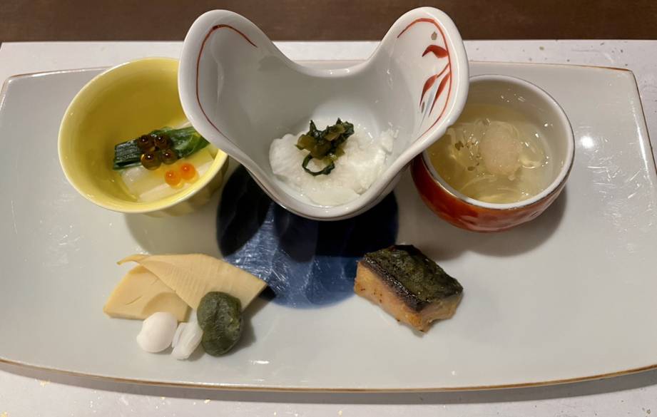 海を臨むレストランで
「季節の和会席」 / 3