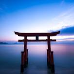 「厳島神社」は朝がいい。神聖な空気を全身で浴びるひとり朝旅/広島