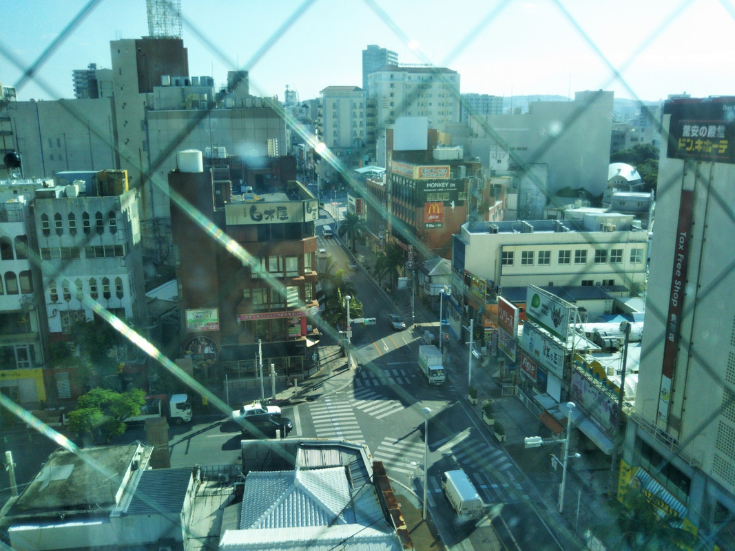 朝のむつみ橋交差点。