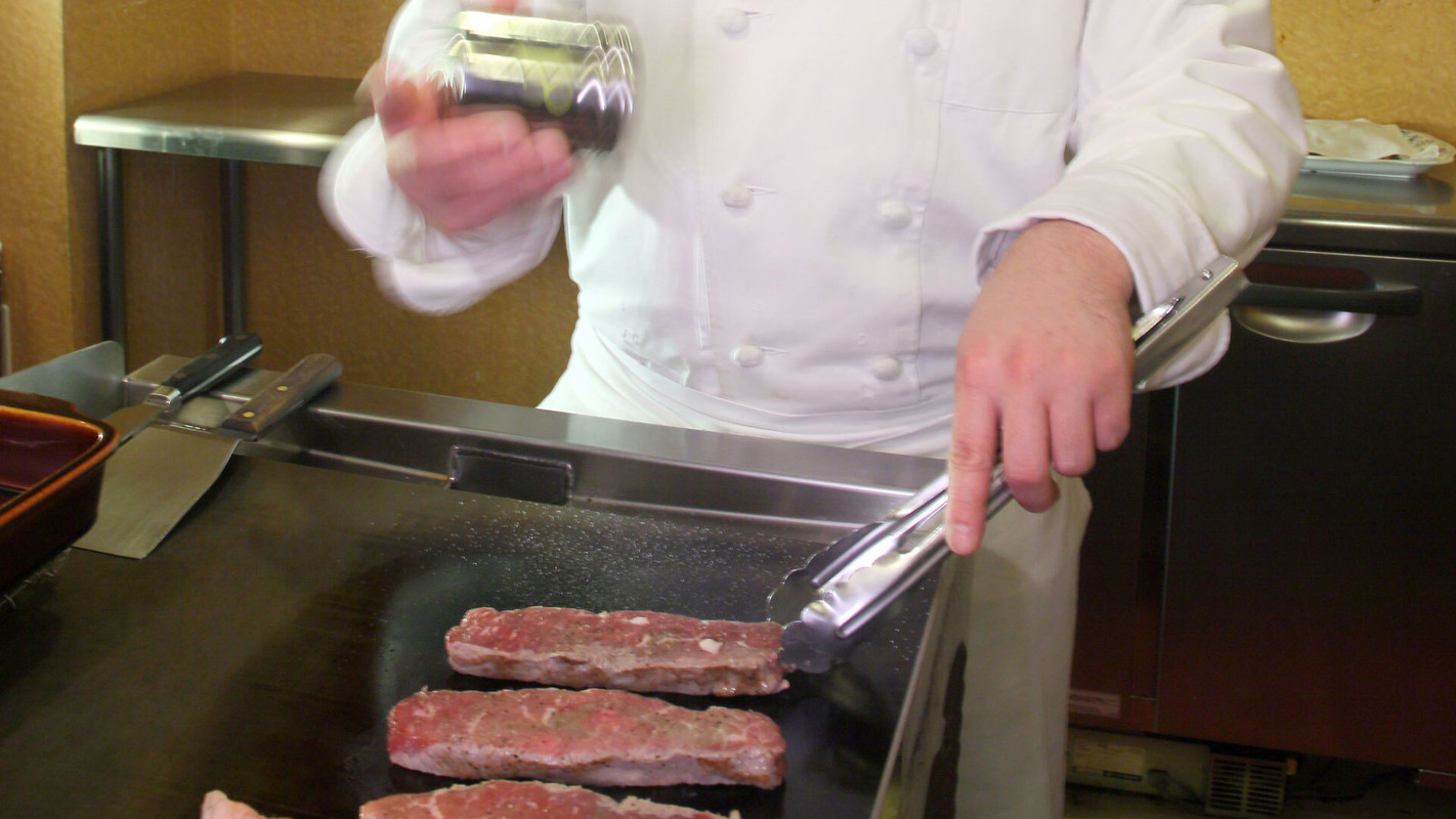 オープンキッチン ステーキ