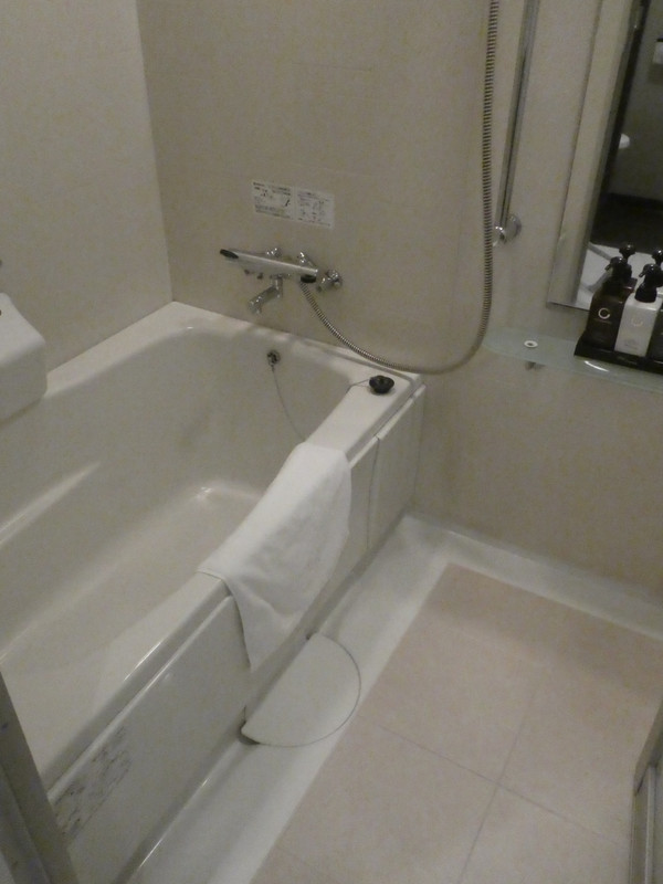 自宅に居るようにバスタブの横で体を洗えます