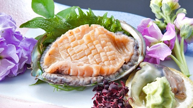 一品料理　あわびのお刺身