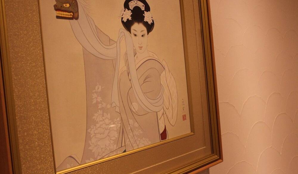 絵画鑑賞やお土産選びを
楽しむひととき / 4