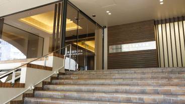 施設の入り口 / 13