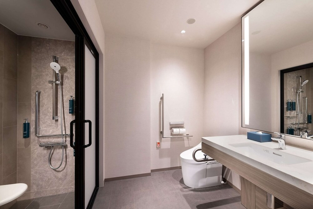 バスルームのシャワー