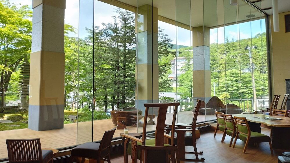 ロビーラウンジ