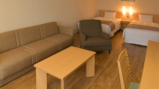 ラージツイン+エキストラベッド1台+ソファベッド1台 禁煙