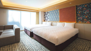 デラックス ダブルルーム クイーンベッド 2 台