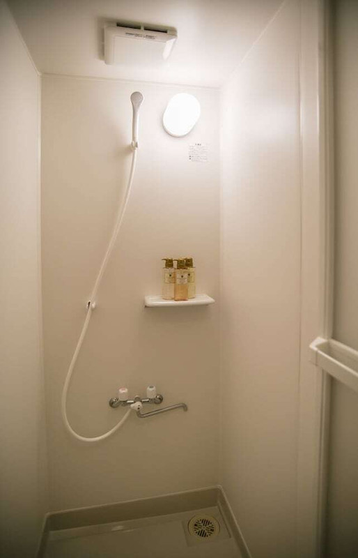 バスルームのシャワー