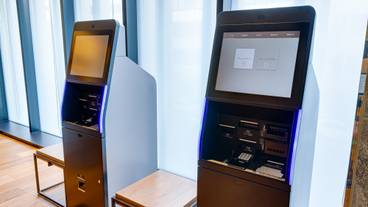 自動チェックイン・アウト機 / 3