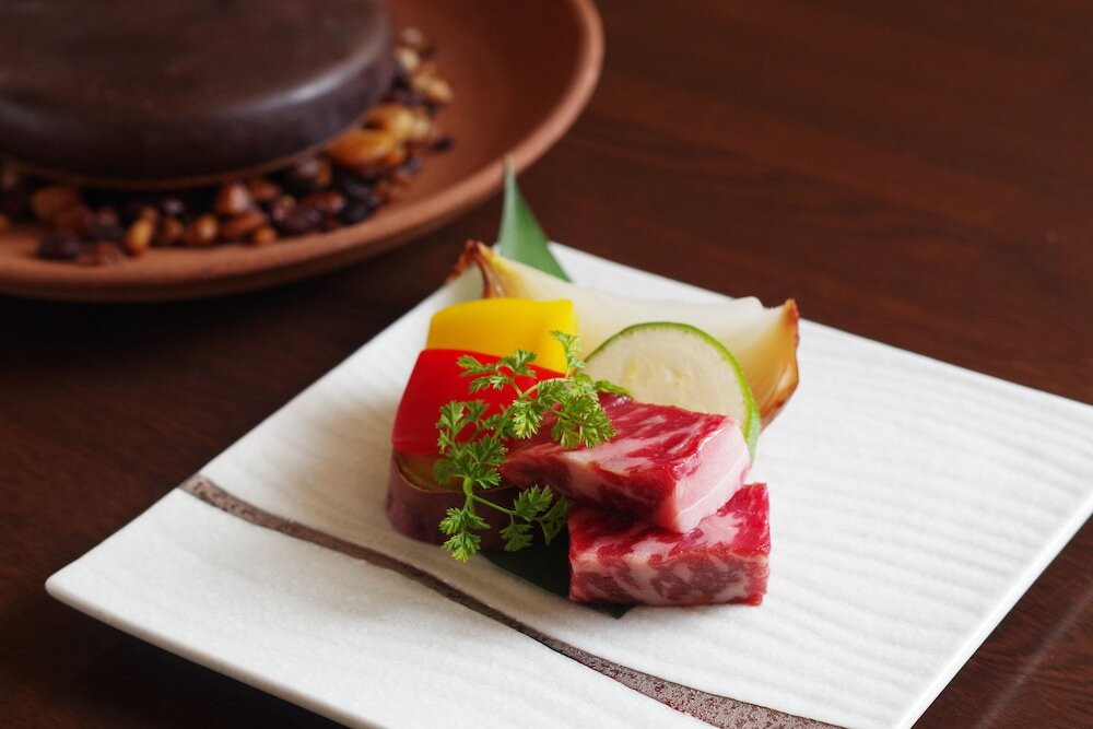 5つ星の泉質を誇る温泉と美しい「祝い膳」を堪能3408769