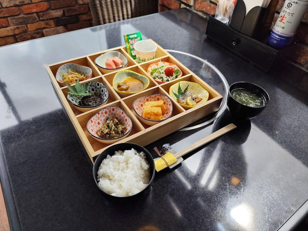 朝食
