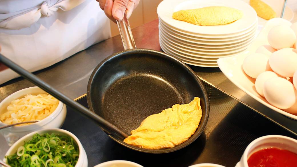 目の前で焼いてくれるオムレツ / 2