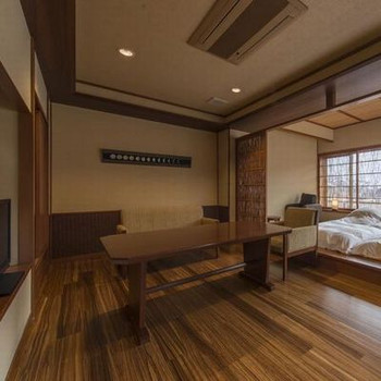 源泉かけ流しの露天風呂付き客室で、のんびり癒しの旅を4261876