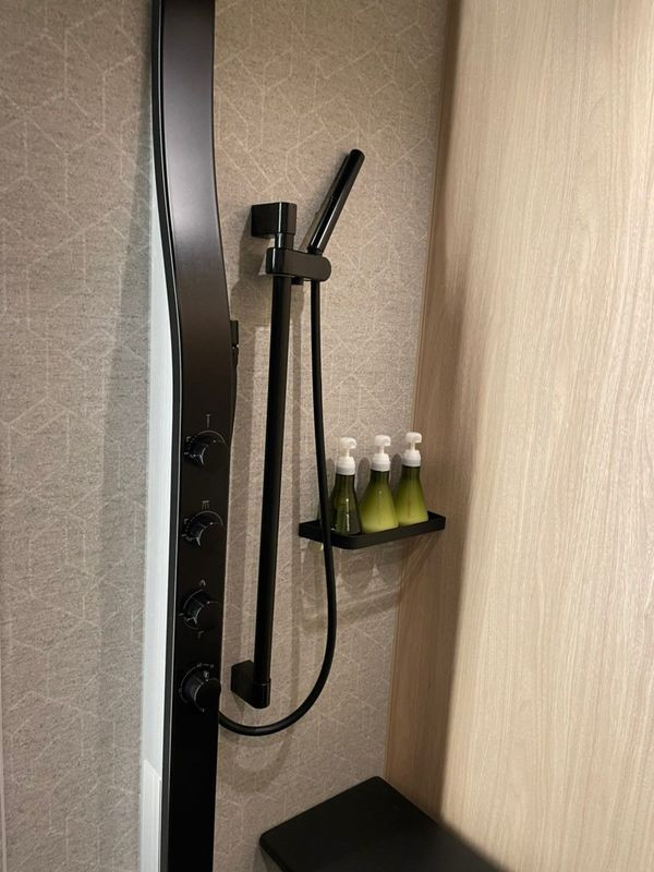 温泉露天風呂付きメゾネット／シャワー