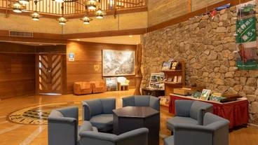 ロビー応接スペース / 3