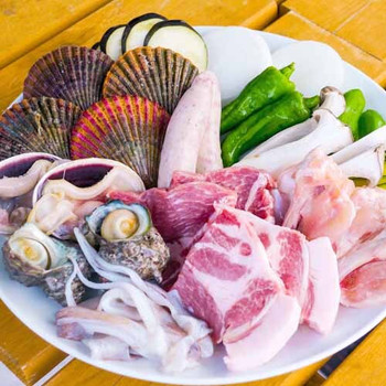 北米の片田舎を思わせるログハウスでくつろぐ4010496