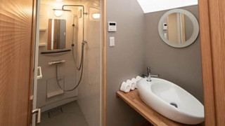 [レインドロップ] 雨粒型が可愛いテント (トイレ, シャワー付) 禁煙