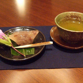 甘いもので旅の疲れを癒して3709252