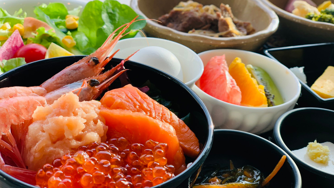 朝から海鮮丼も♪高層ホテルで夜景を眺めよう4001413