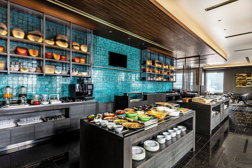 ガレットにキッシュ、多国籍料理が揃う。大阪を一望する高層ホテル4754868