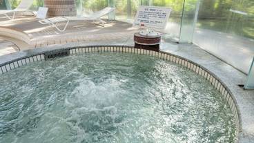 屋内スパ浴槽 / 3