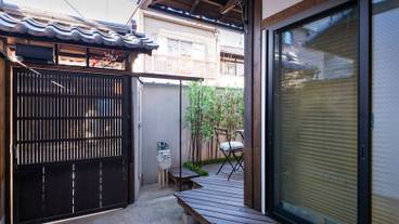 施設の入り口 / 3