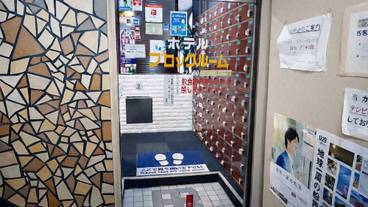 施設の入り口 / 9