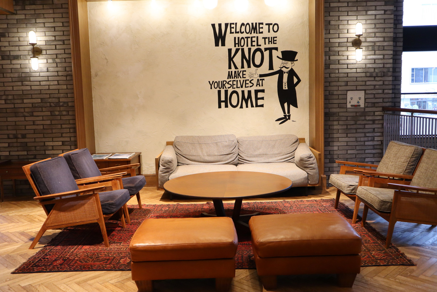 カフェのような共有スペースでのんびり2009370