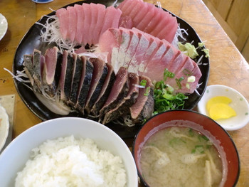 「田中鮮魚店」料理 652670 三点盛の「お作り」とセットのご飯とお味噌汁♪