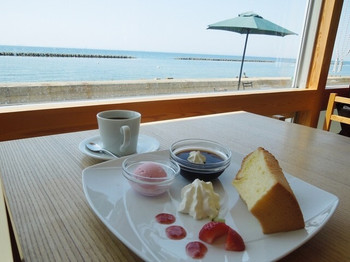 兵庫県の海が見えるカフェで優雅なひと時を1291131