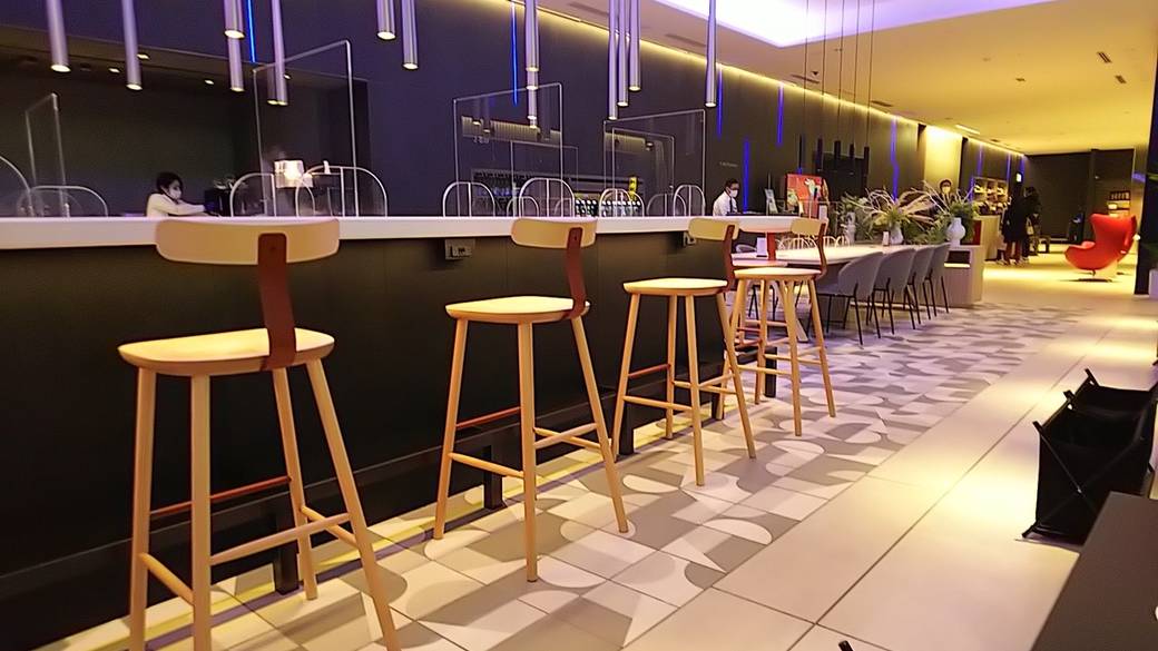 カフェ コントレイル バー / 2