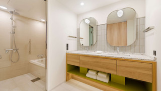 デラックス ルーム クイーンベッド 1 台 (Family Room)