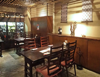 「よし鳥 目黒店」内観 917226 鳥のオブジェ多数〜♬