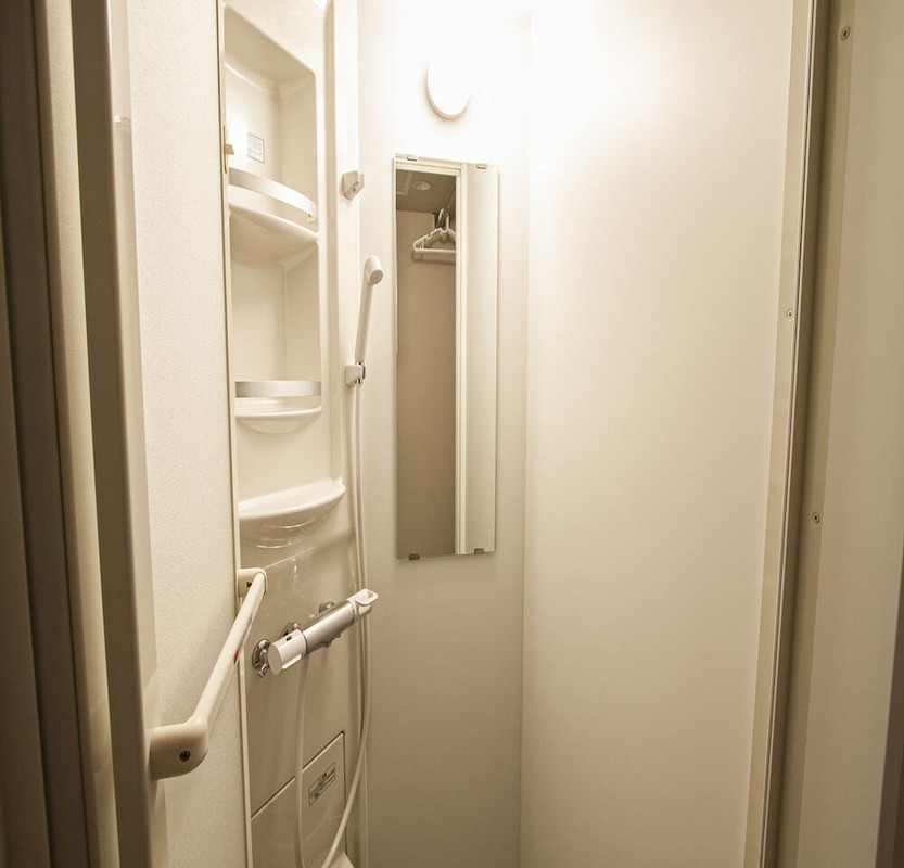 バスルームのシャワー