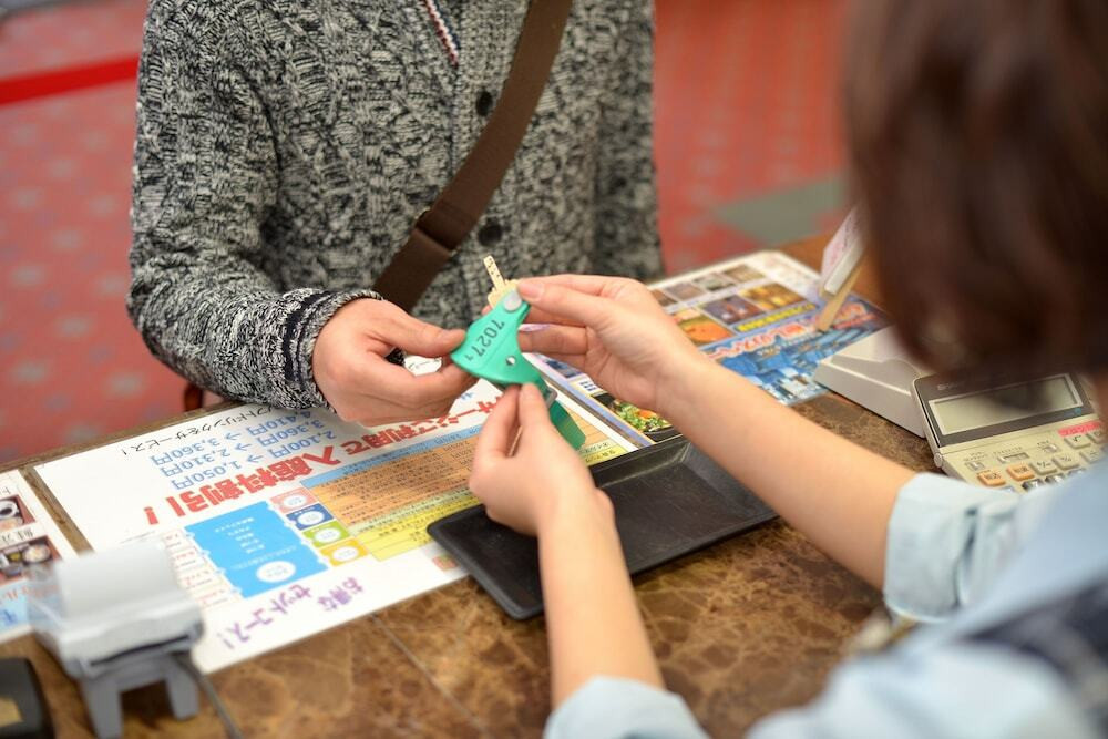 チェックイン / チェックアウト キオスク