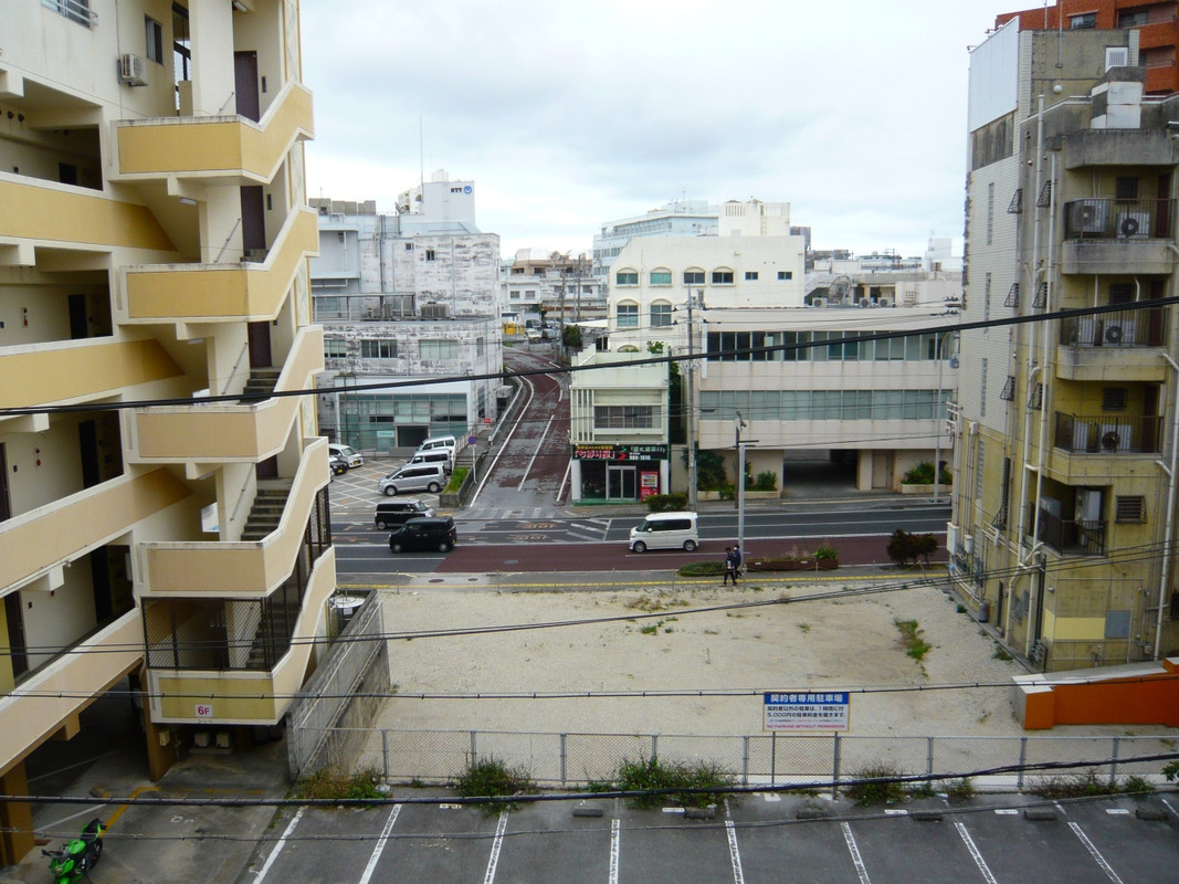 窓からの眺望は普通の街並み