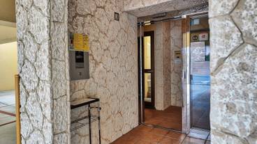 内部エントランス / 2