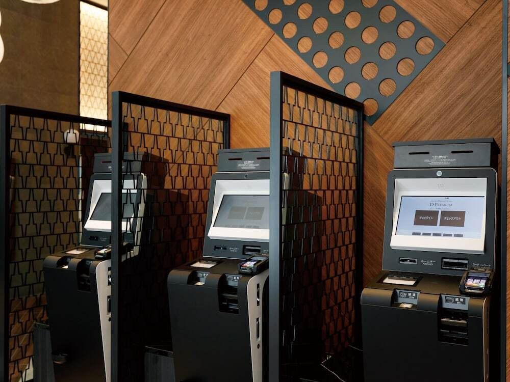 チェックイン / チェックアウト キオスク