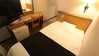 エコノミー ダブルルーム セミダブルベッド 1 台 喫煙可