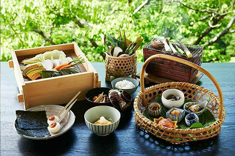 自然豊かな信州の絶景宿で名物「ぽんぽん鍋」を味わう3452863