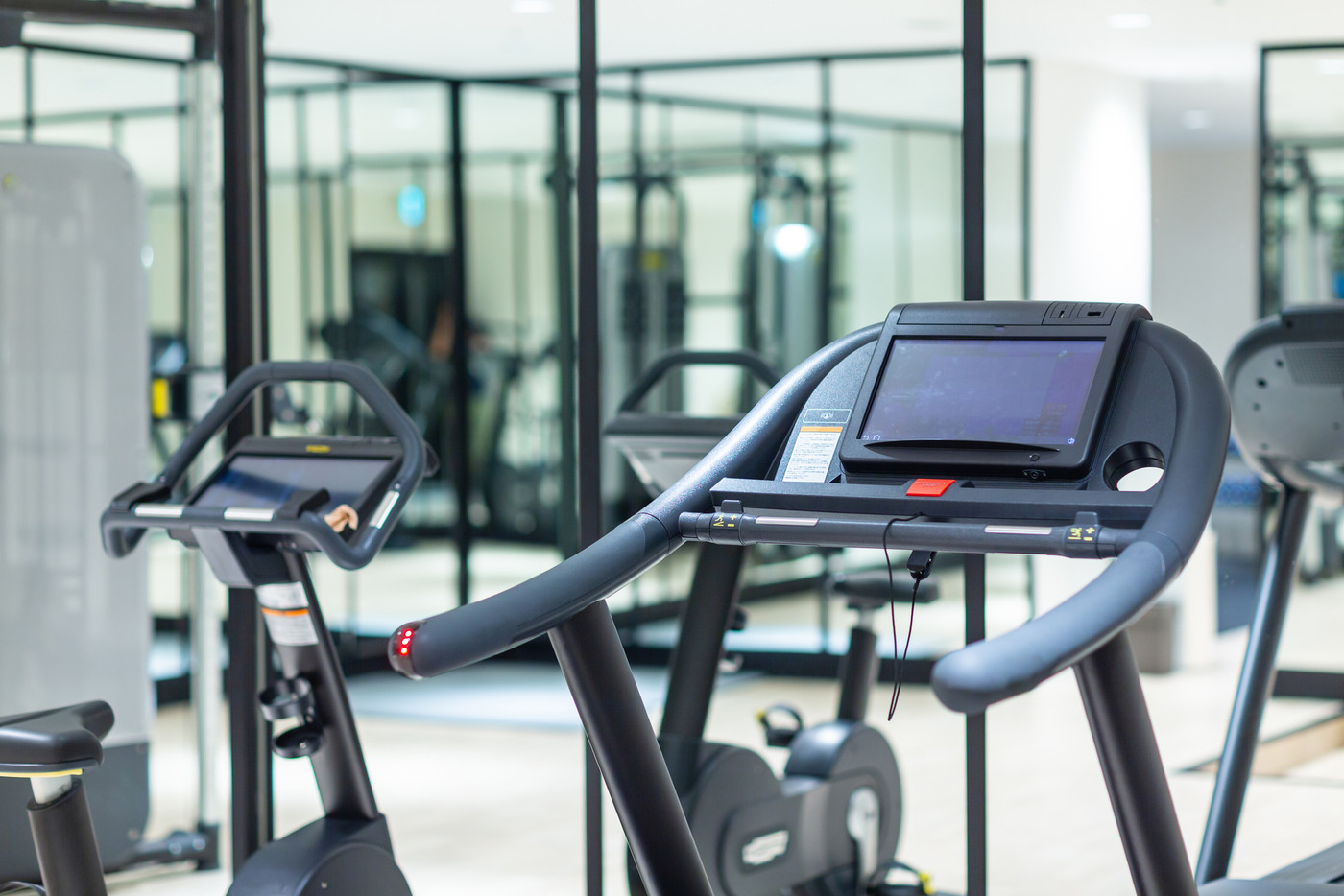 スポーツジム トレーニングルーム