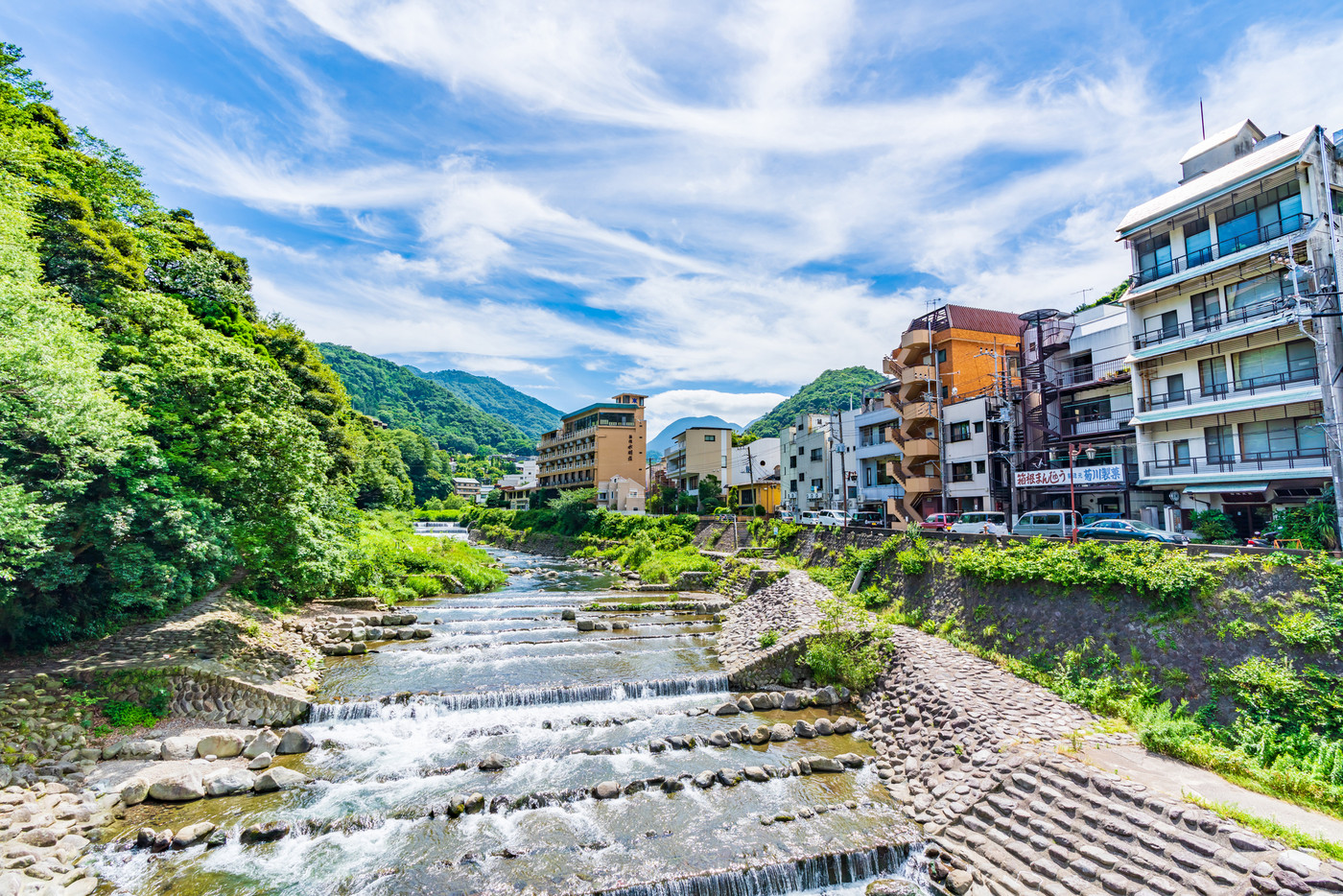 箱根湯本 新緑の風景