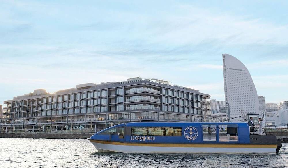 ホテル専用クルーズ船 / 1