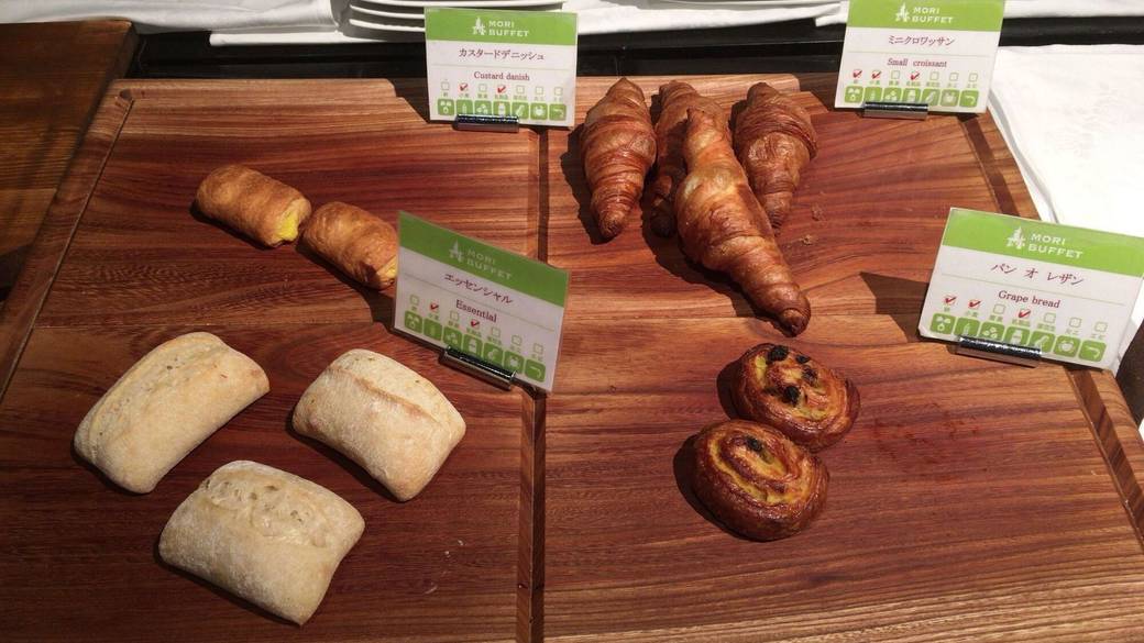 朝食ビュッフェ　パン / 2