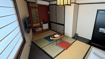 客室 / 6